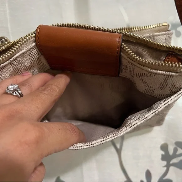 Michael Kors Crossbody - Picture 3 of 8